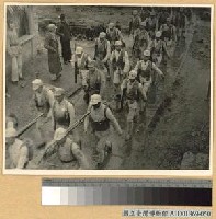 藏品(湘北大捷：我軍通過平江城向北追擊)的圖片